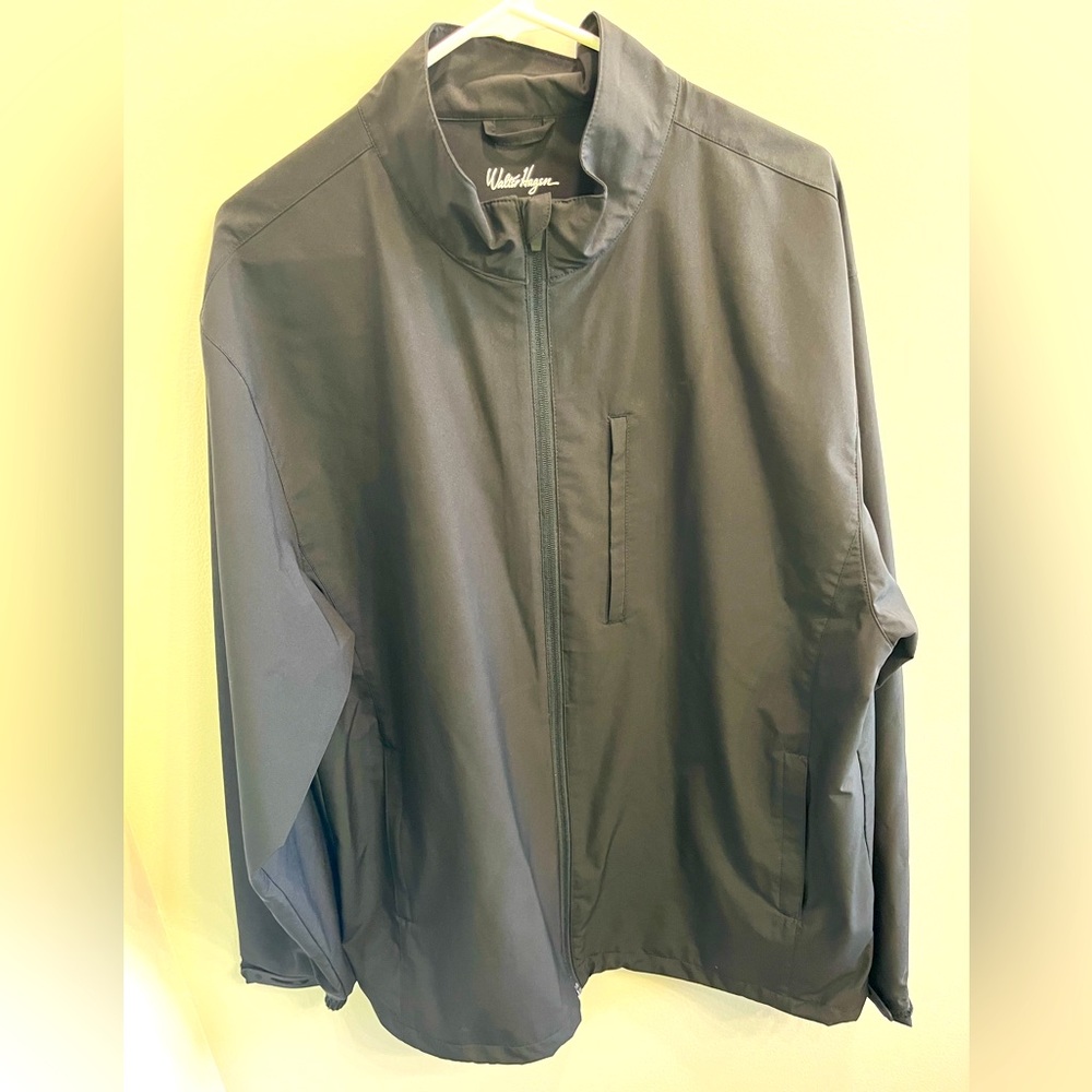 Men’s rain/golf jacket in black. Large.